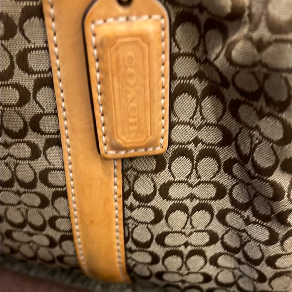 Coach LIMITED EDITION 
Brown and Tan Duffel Bag with Sophisticated Design - Picture 4 of 8